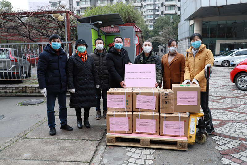 捐贈助力贏戰(zhàn)“疫”，決勝脫貧建小康   ——省現(xiàn)代農(nóng)業(yè)糧油食品進出口集團捐贈扶貧村防疫物資