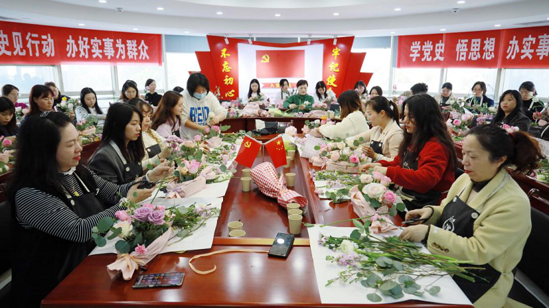 廉潔花兒向陽開——湖南糧油集團(tuán)舉辦慶三八國際婦女節(jié)花藝活動(dòng)