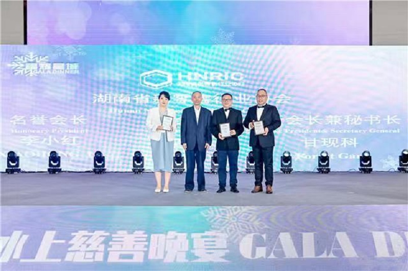 湖南糧油集團黨委書記、董事長葉蓁出席福布斯中國與湖南省新零售行業協會簽約儀式